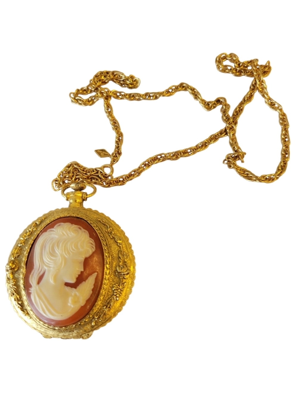 Cameo Pendent Ladies Compact & Chain Gold Tone